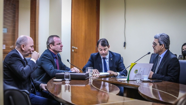 Deputados aprovam PEC que garante indenização a servidores do Detran e Saneacre